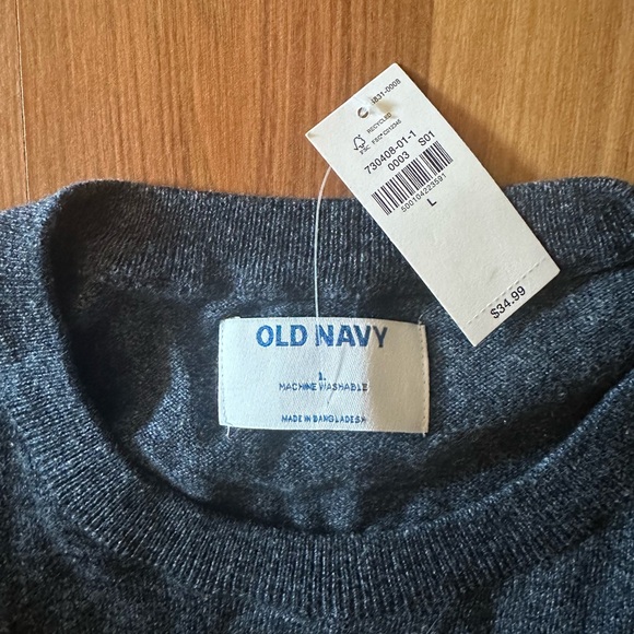 NWT Old Navy Sweater size L π - Picture 3 of 6